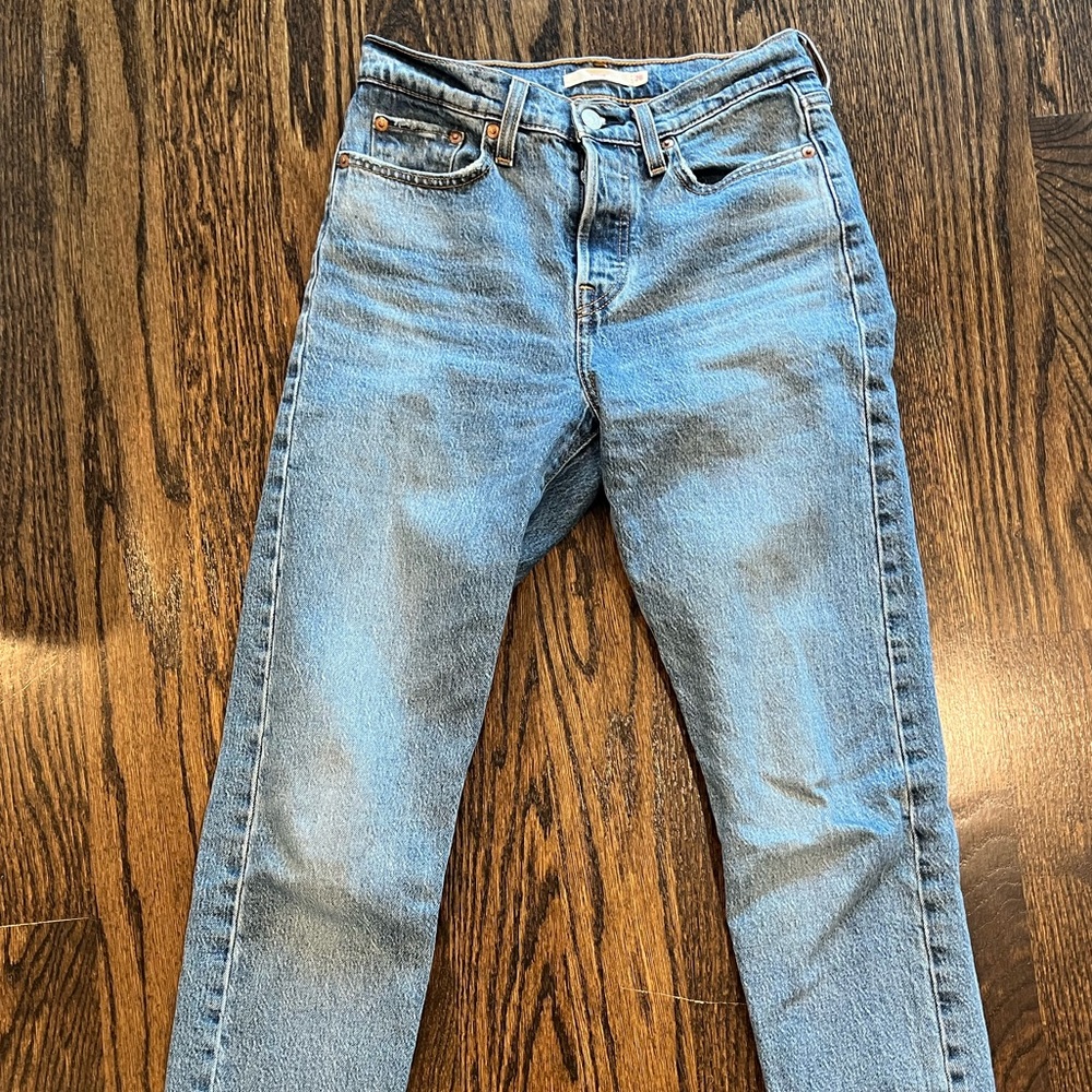 Levi's button fly Wedgie High Rise Jeans size 26 slim straight style jeans